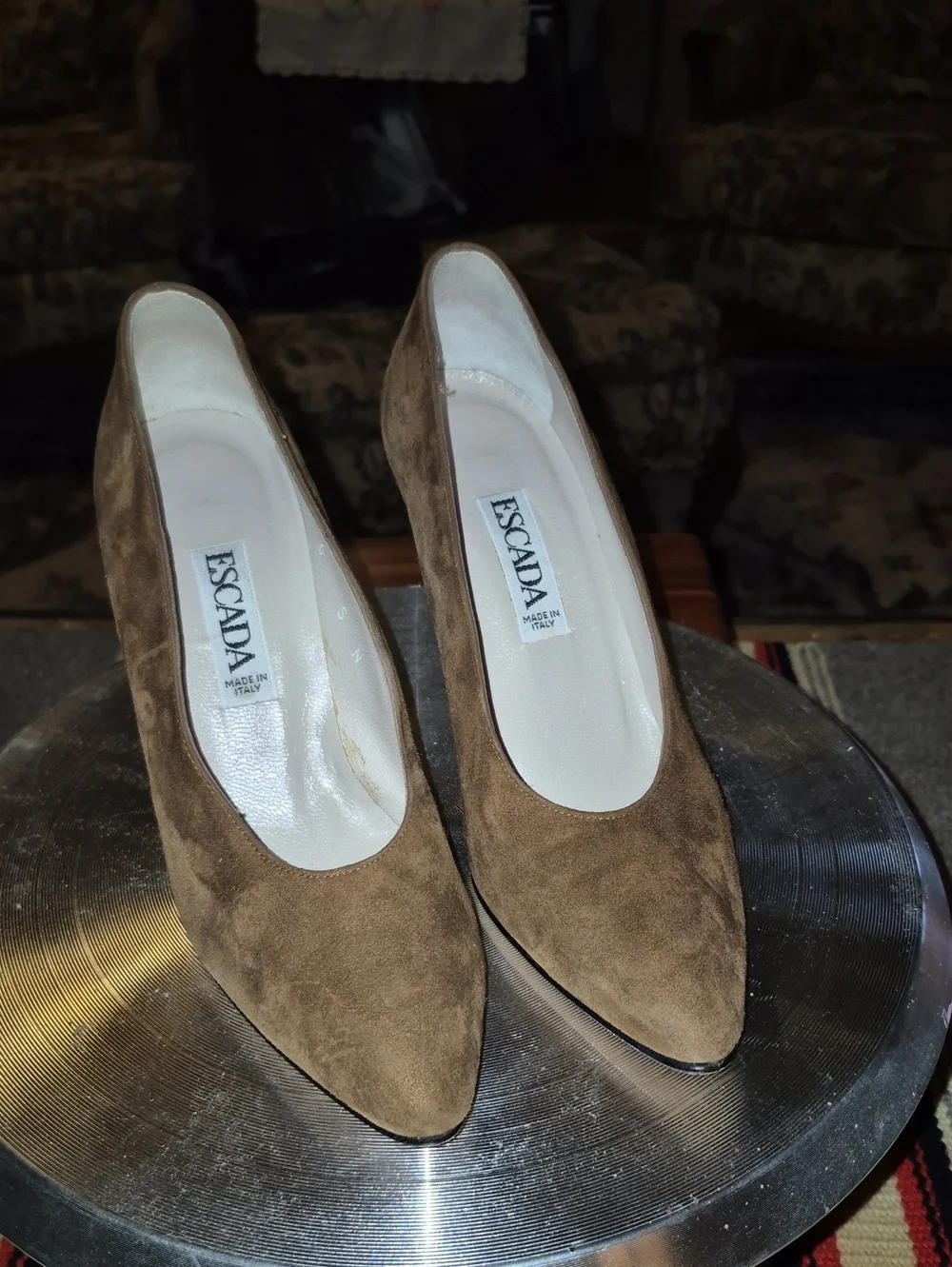 Escada:Made In Italy:Tan Suede/Gold Trim Stunning Italian Leather.Vintage Sz.6AA